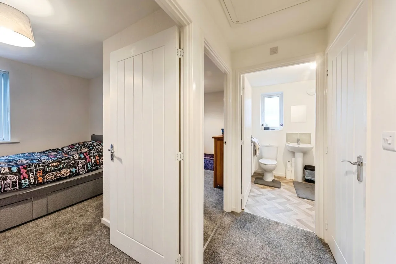 Maes Frondeg, Carmarthen, SA31, photo 9