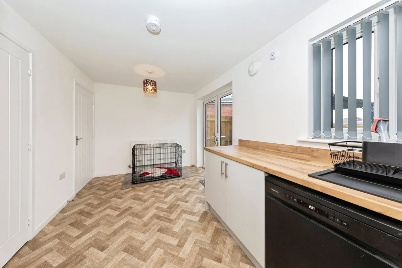 Maes Frondeg, Carmarthen, SA31, photo 5