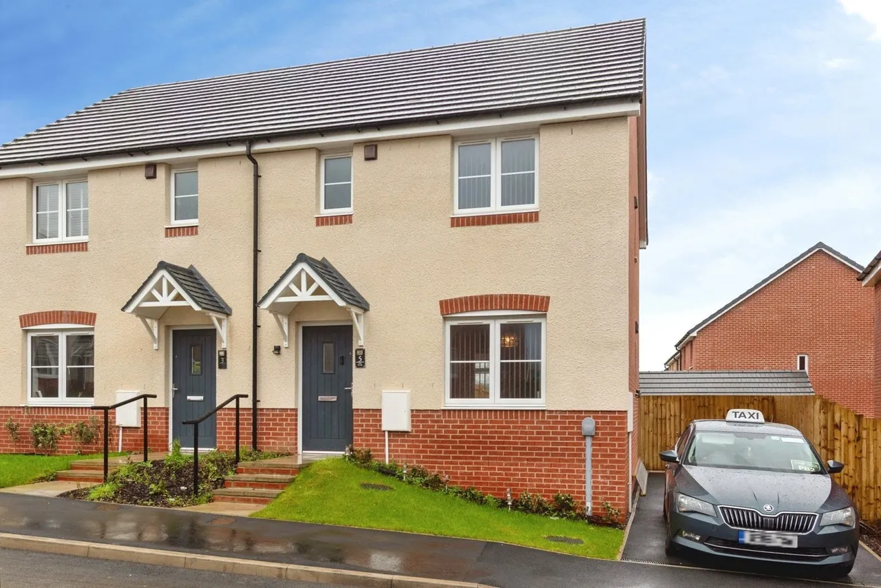 3 bed house for sale, Maes Frondeg, Carmarthen, SA31