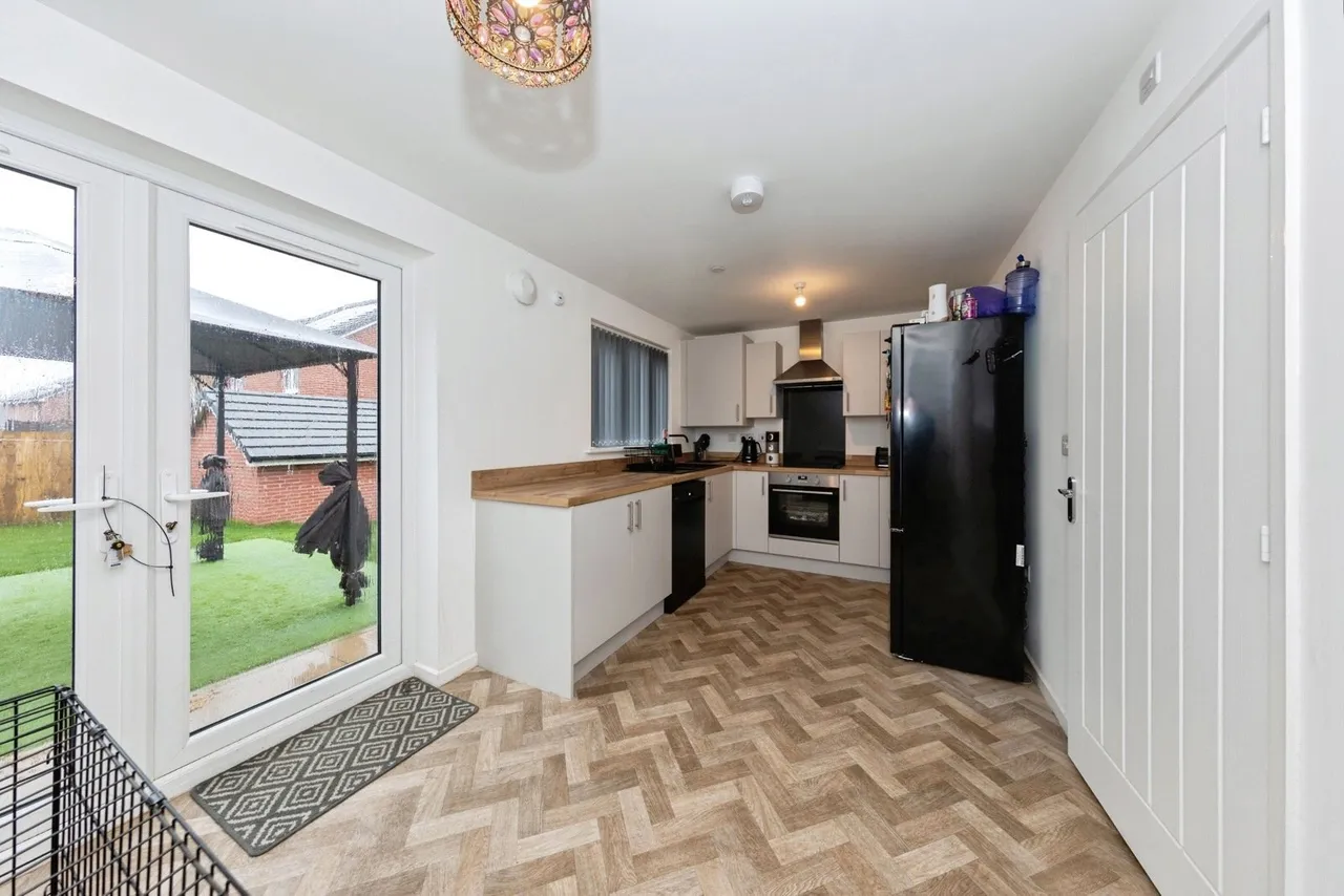 Maes Frondeg, Carmarthen, SA31, photo 3