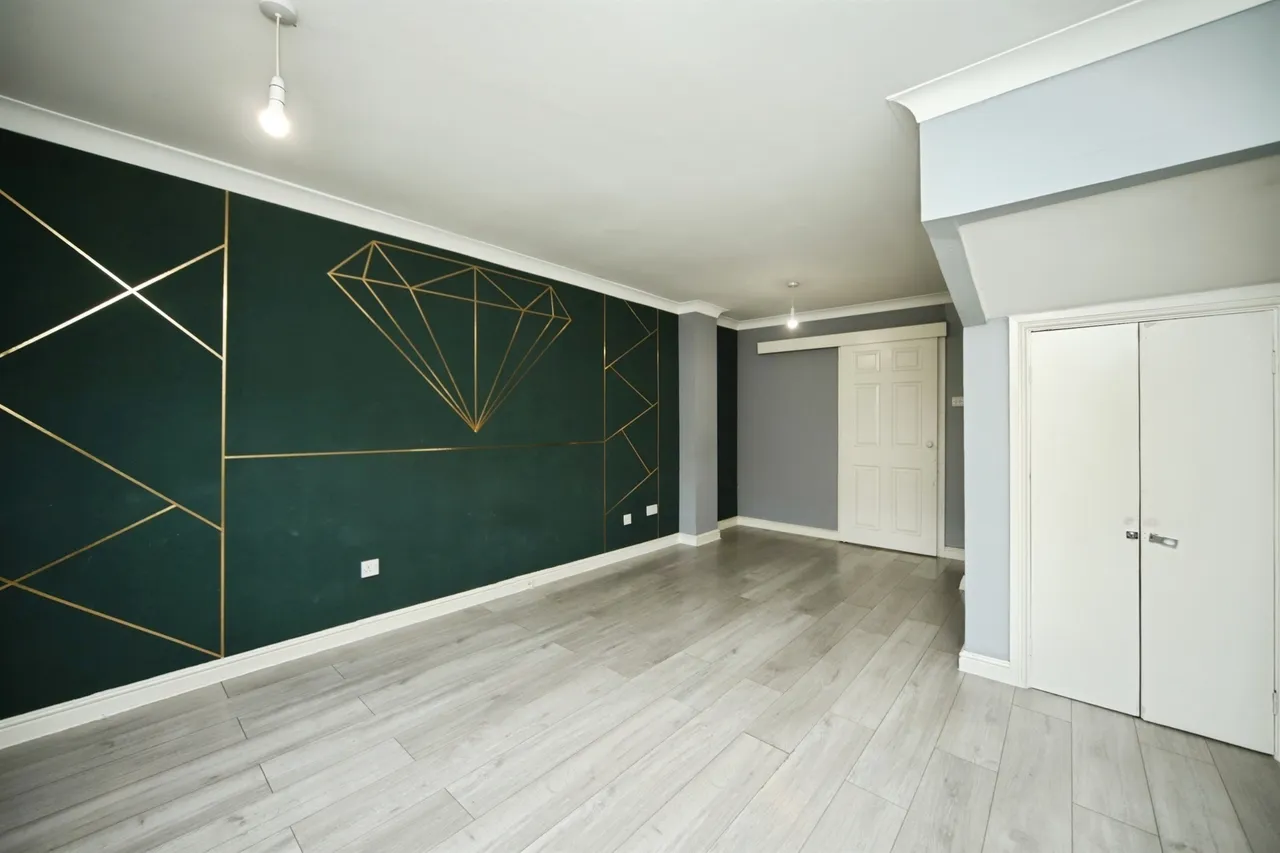 St. Margarets Court, Taunton, photo 6