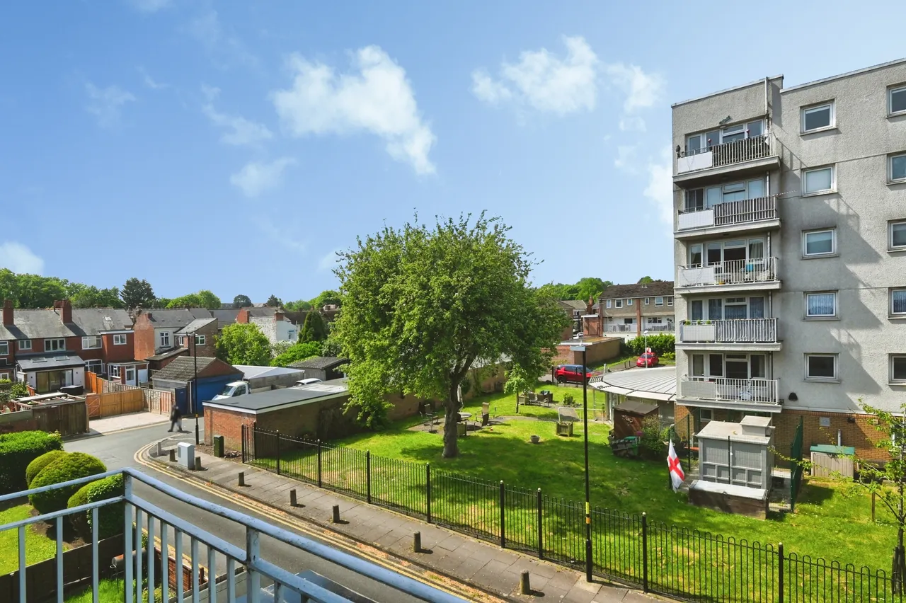 3 bed flat for sale — Fir Tree Grove, Sutton Coldfield