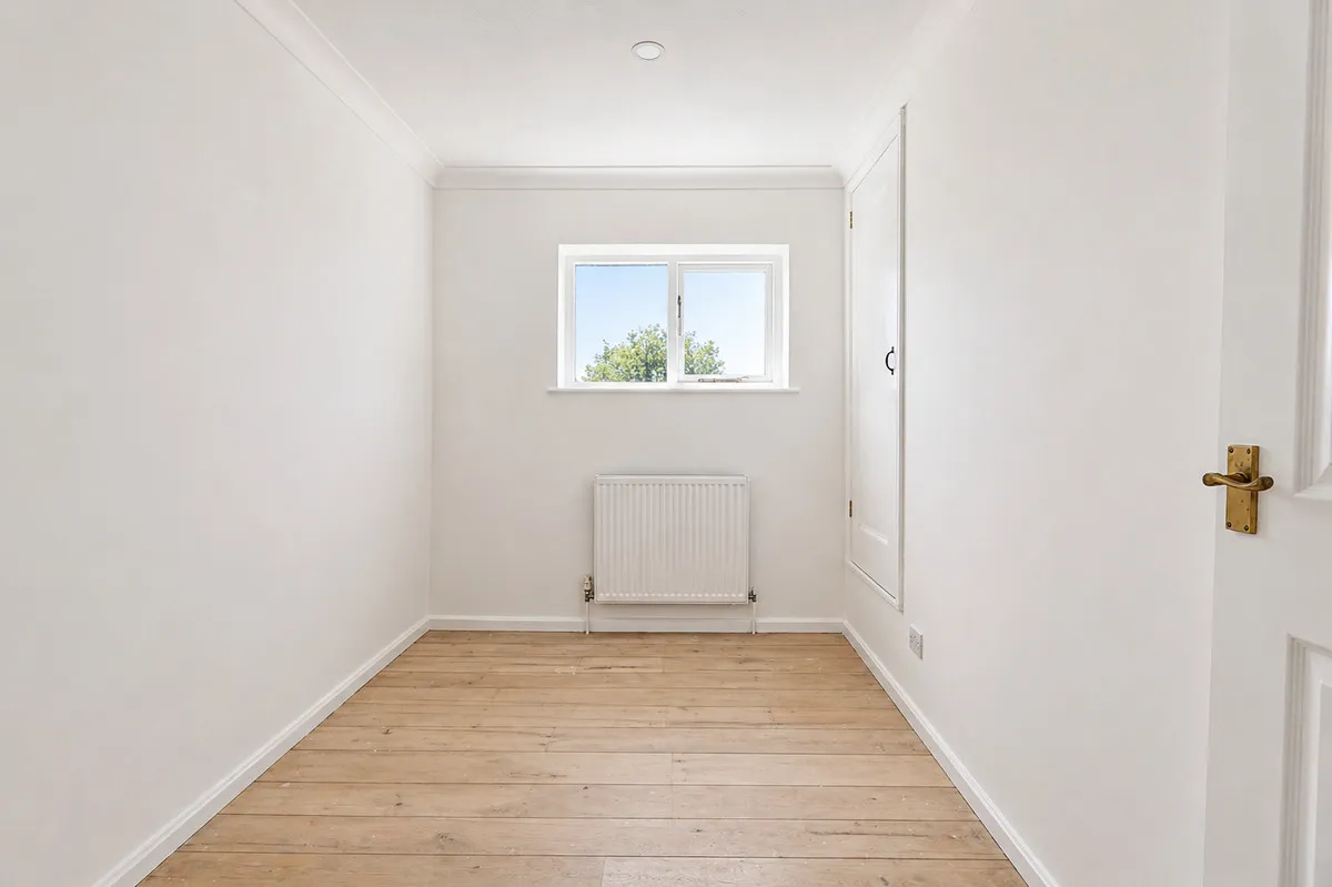 Kynance Close, Romford, RM3 7LB, photo 17