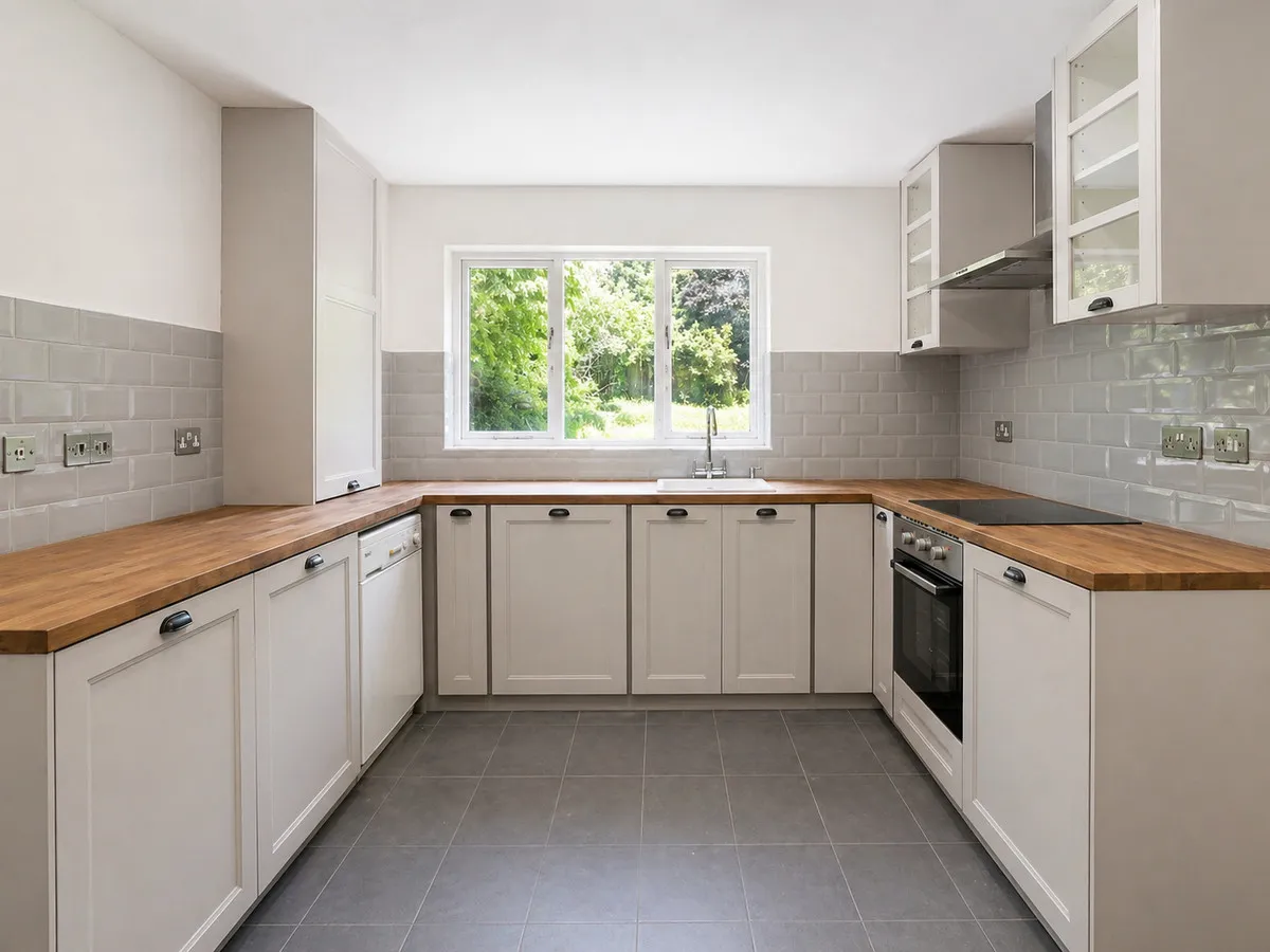 Kynance Close, Romford, RM3 7LB, photo 3