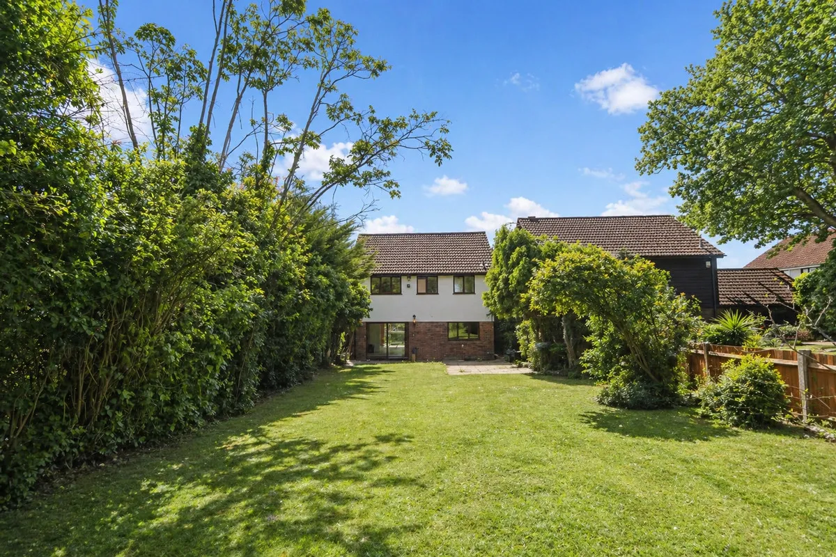 Kynance Close, Romford, RM3 7LB, photo 5