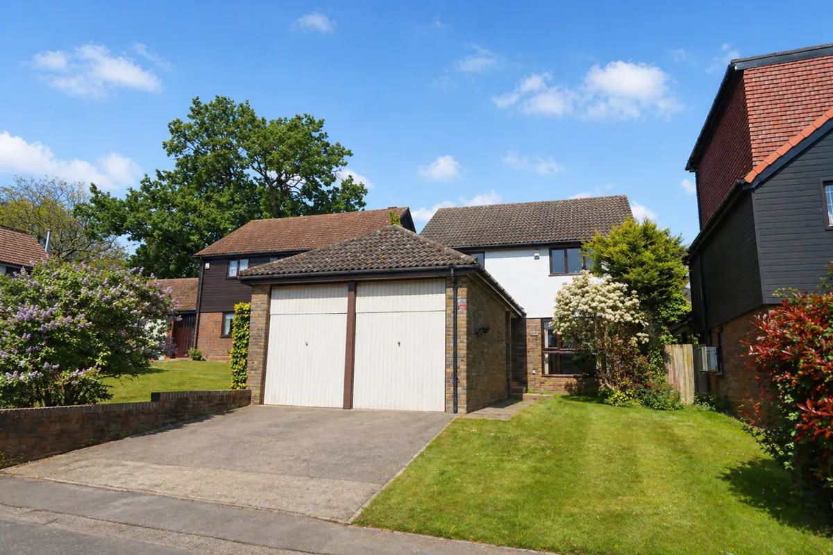 Kynance Close, Romford, RM3 7LB, photo 4