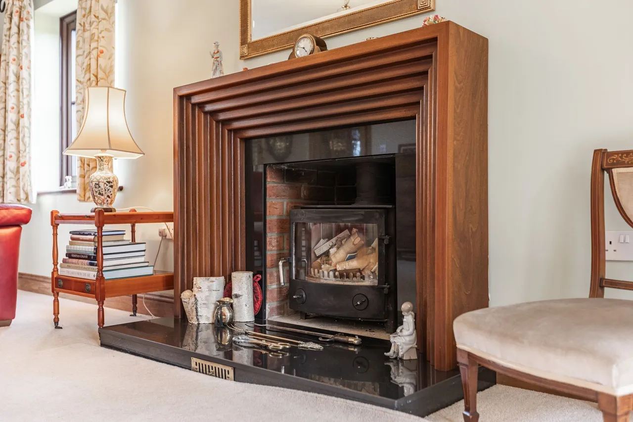 Substantial Detached Home in Sporle, photo 9