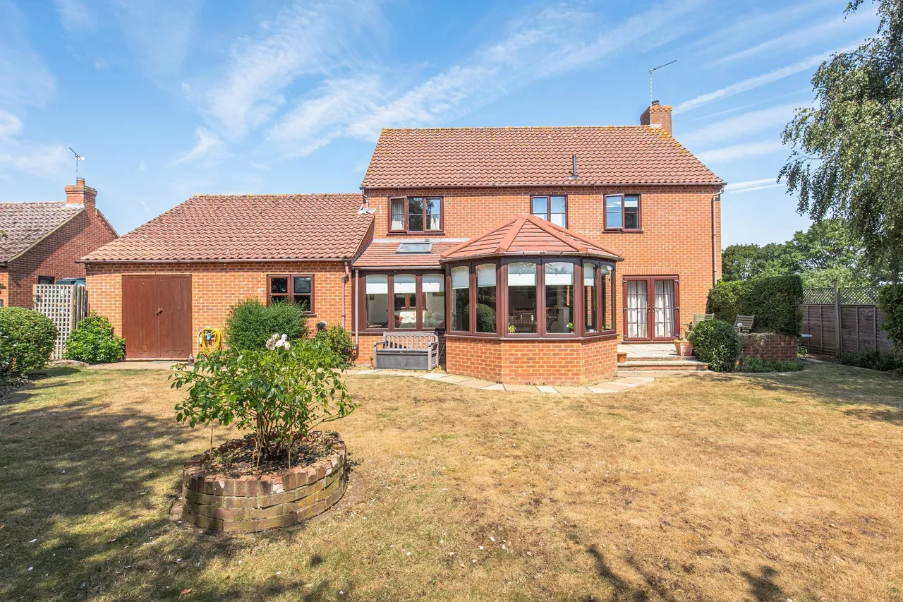 Substantial Detached Home in Sporle, photo 19