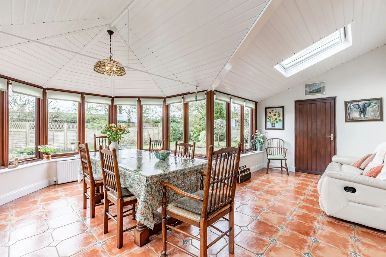 Substantial Detached Home in Sporle, photo 6