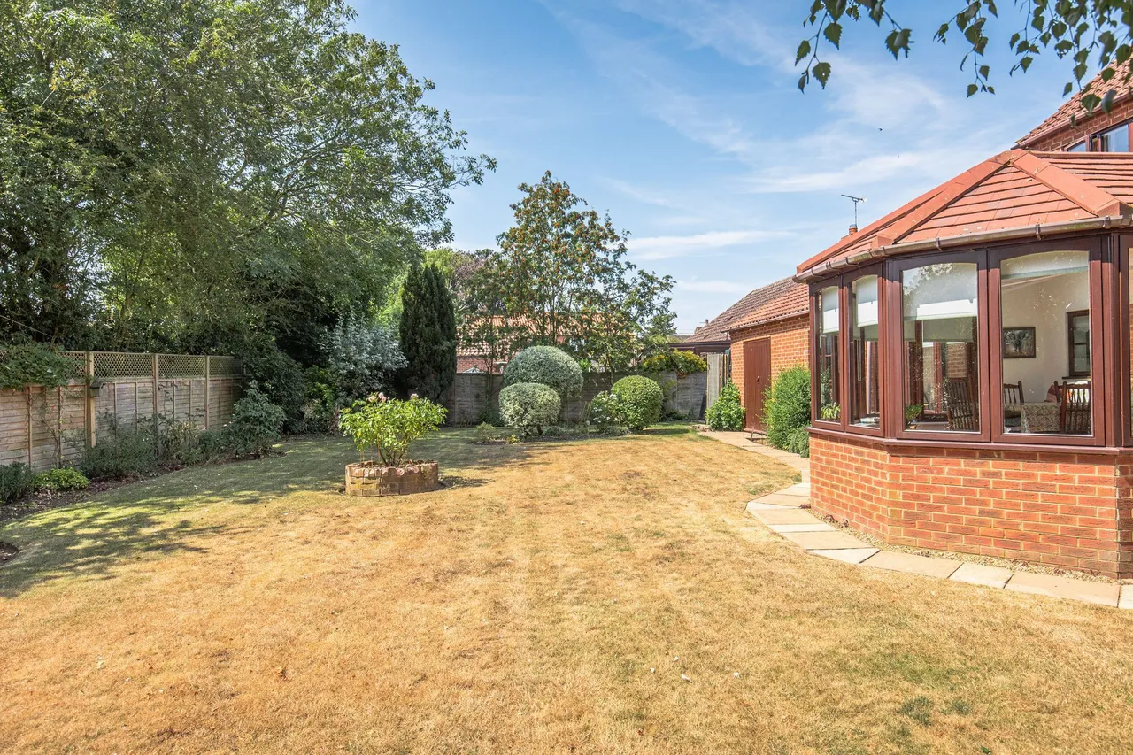 Substantial Detached Home in Sporle, photo 21