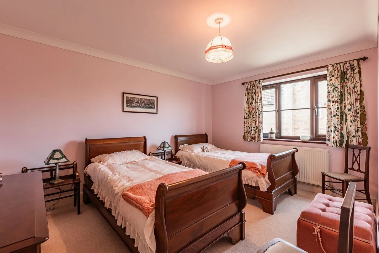 Substantial Detached Home in Sporle, photo 15