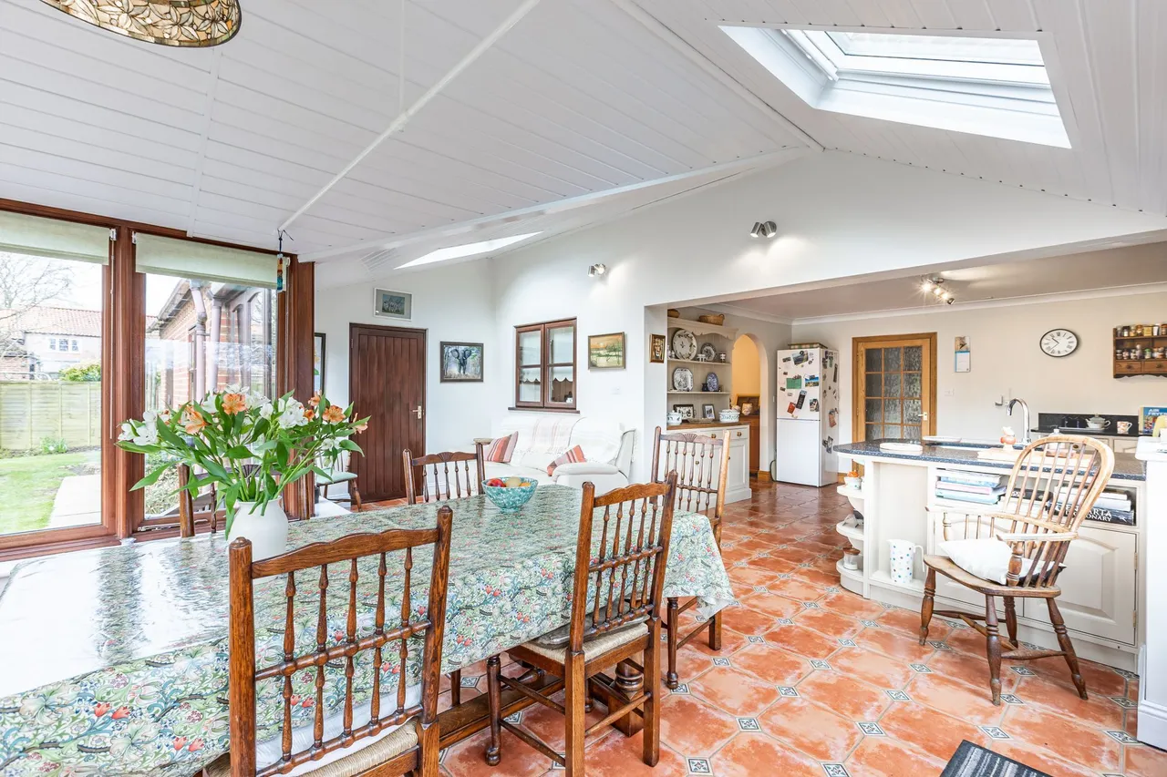 Substantial Detached Home in Sporle, photo 7