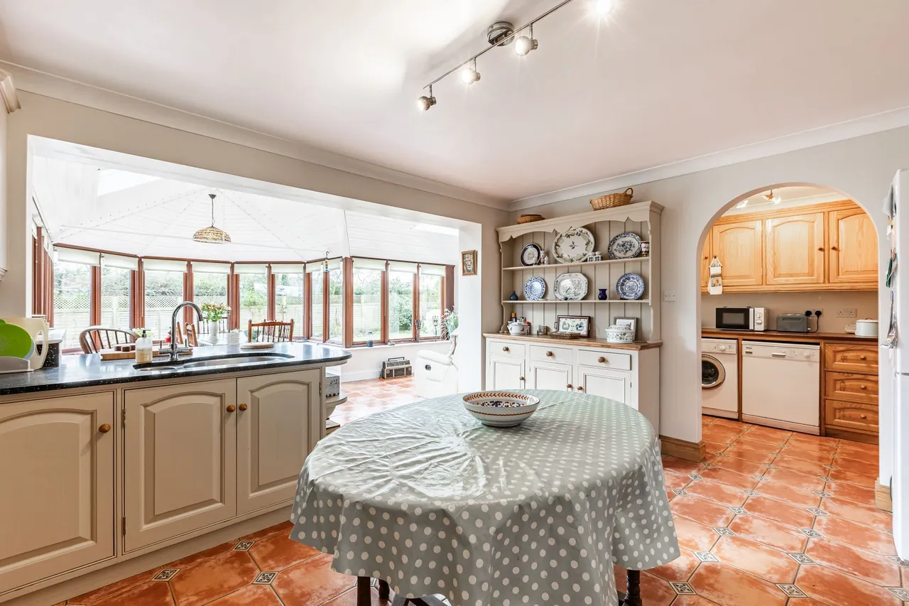 Substantial Detached Home in Sporle, photo 4