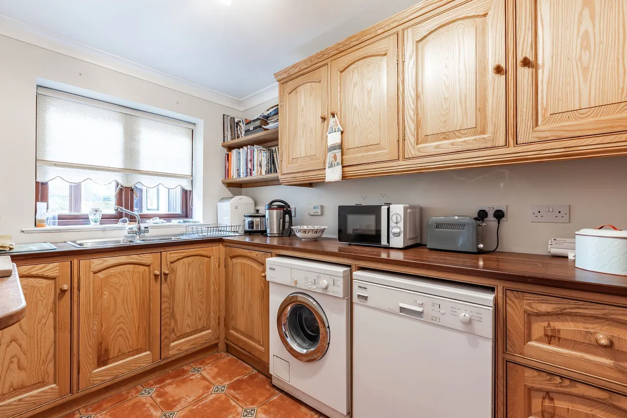 Substantial Detached Home in Sporle, photo 8