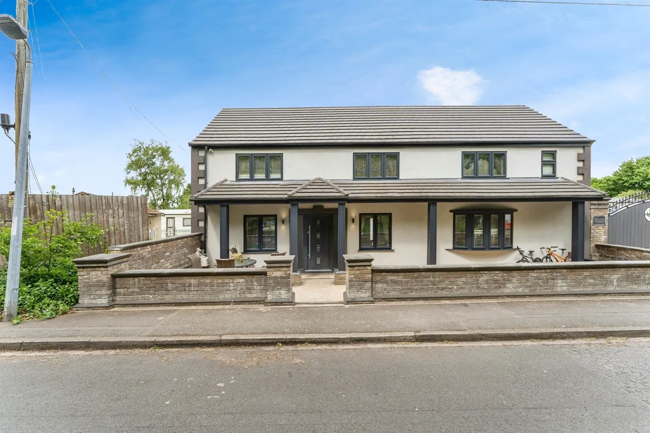 3 bed house for sale — Palmers Road, Peterborough