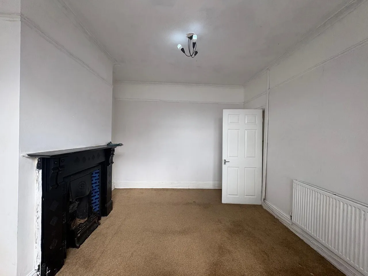 Corporation Road, NP19, photo 3