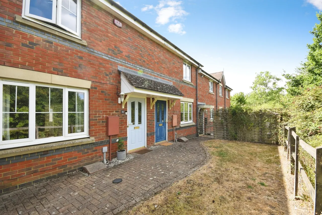 2 bed house for sale — Shimbrooks, Great Leighs, Chelmsford