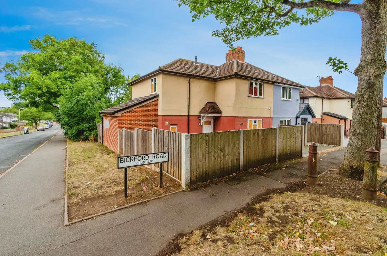 3 bed house for sale — Bickford Road, Wolverhampton