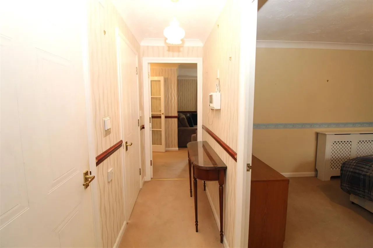 Darkes Lane, Potters Bar EN6 1DH, photo 11