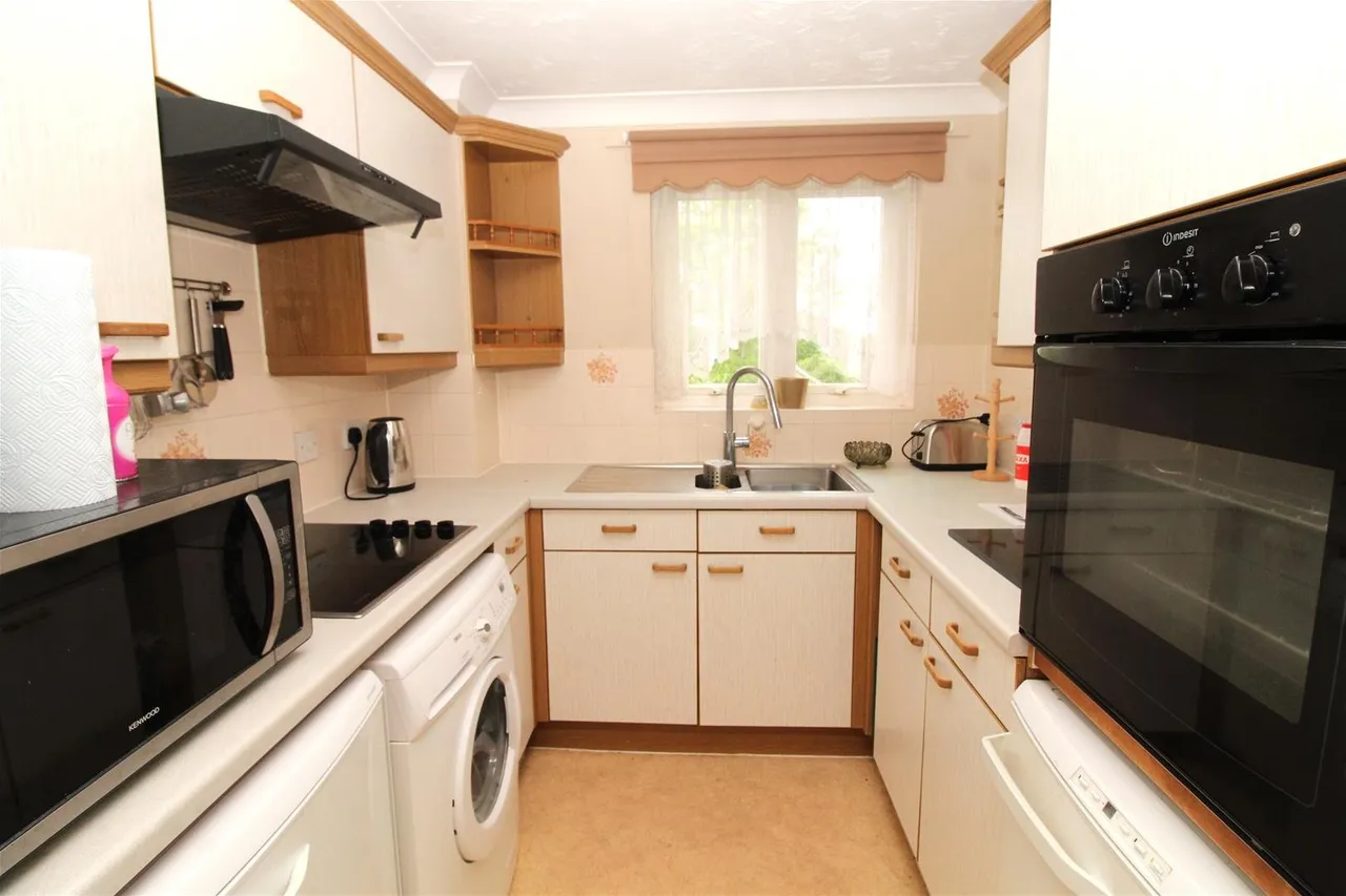 Darkes Lane, Potters Bar EN6 1DH, photo 9