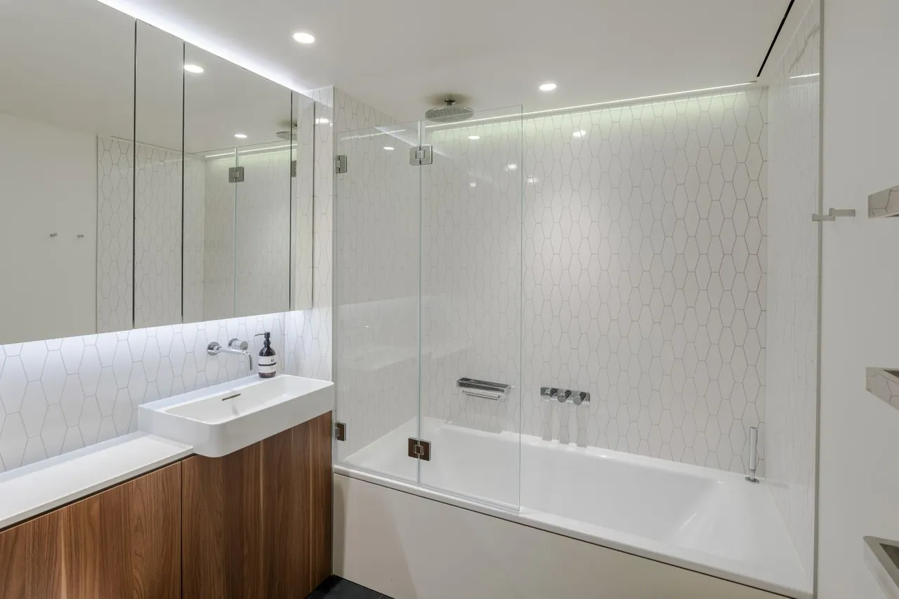 Wood Lane, London, W12, photo 16