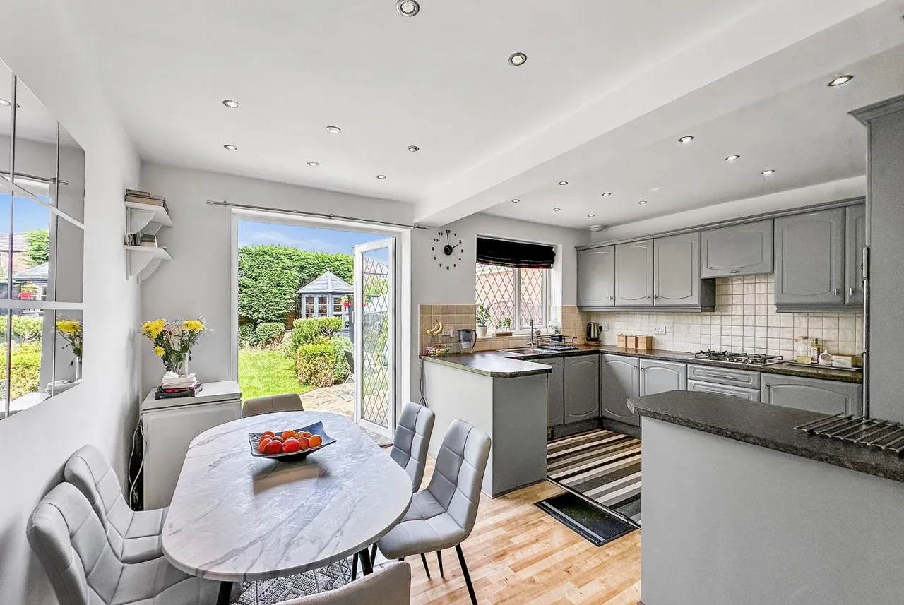 Clover Road, Timperley WA15 7NL, photo 4