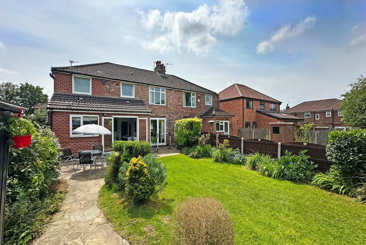 Clover Road, Timperley WA15 7NL, photo 6