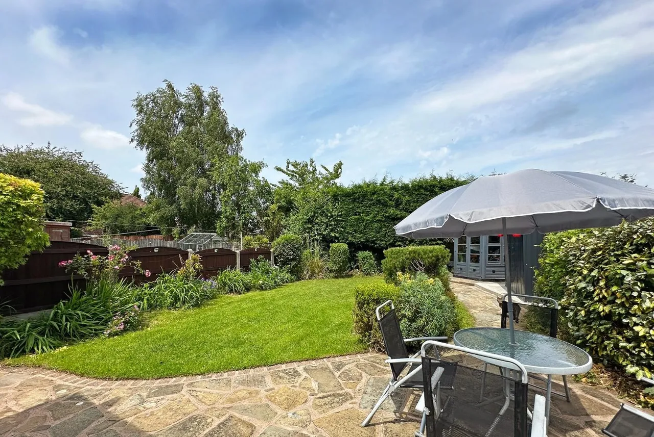 Clover Road, Timperley WA15 7NL, photo 17