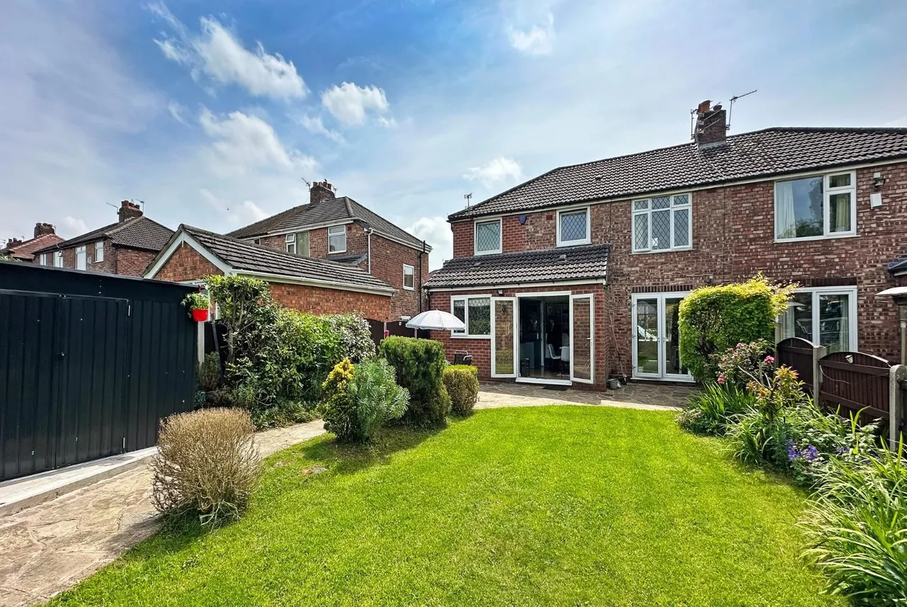 Clover Road, Timperley WA15 7NL, photo 18