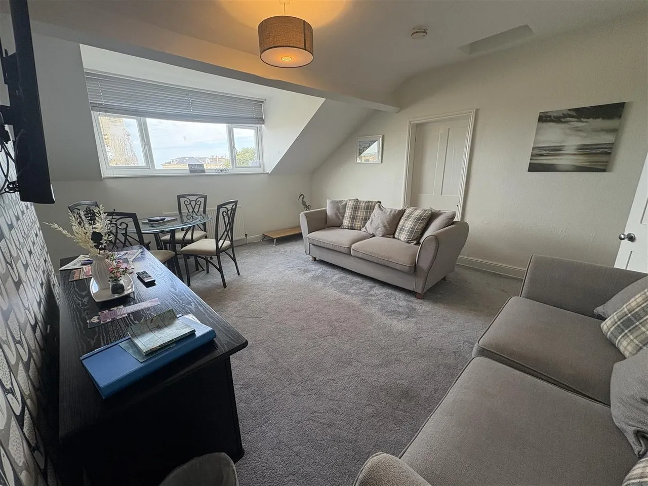 Albion Crecsent, Scarborough YO11 2LL, photo 2