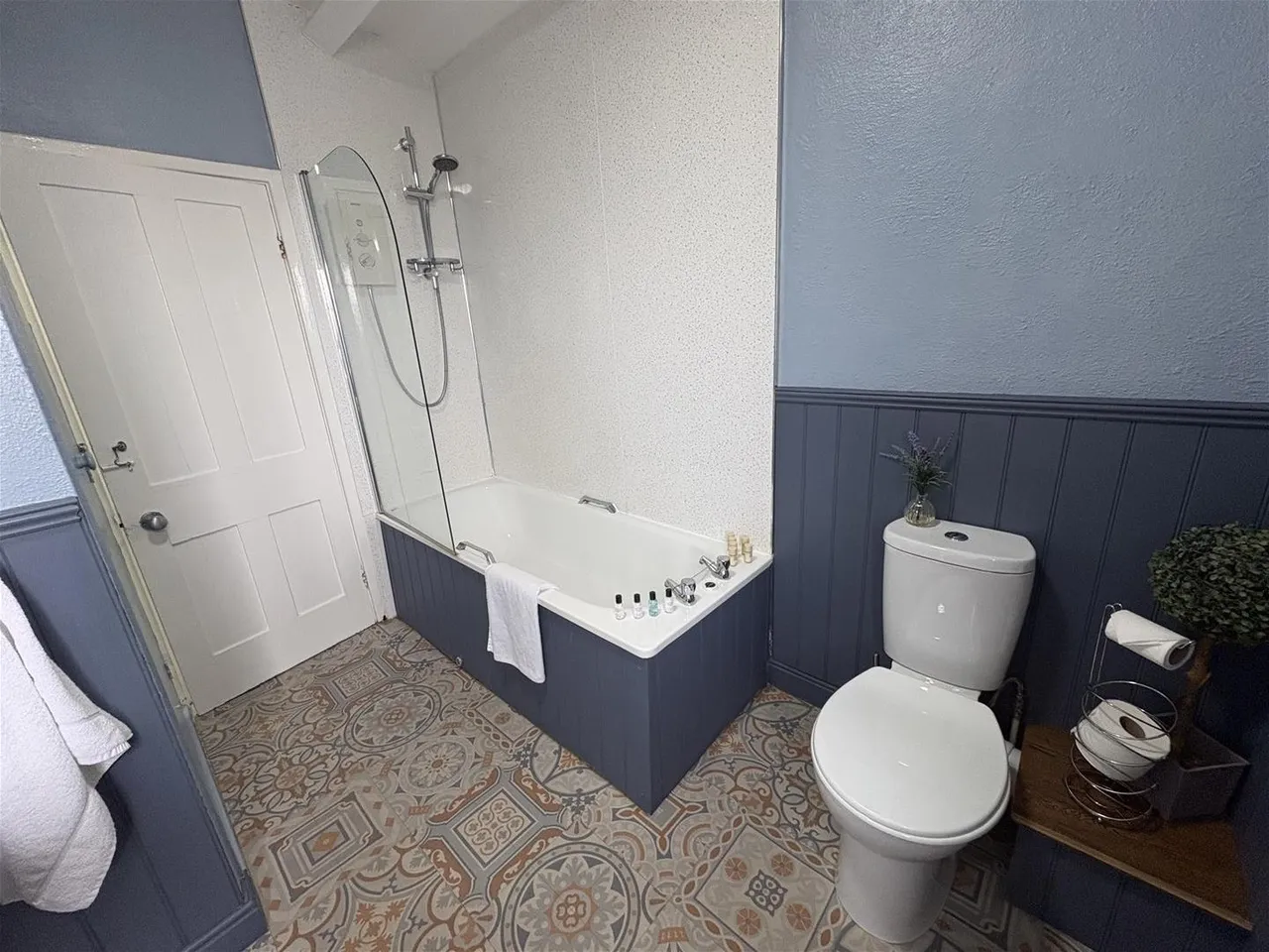 Albion Crecsent, Scarborough YO11 2LL, photo 10