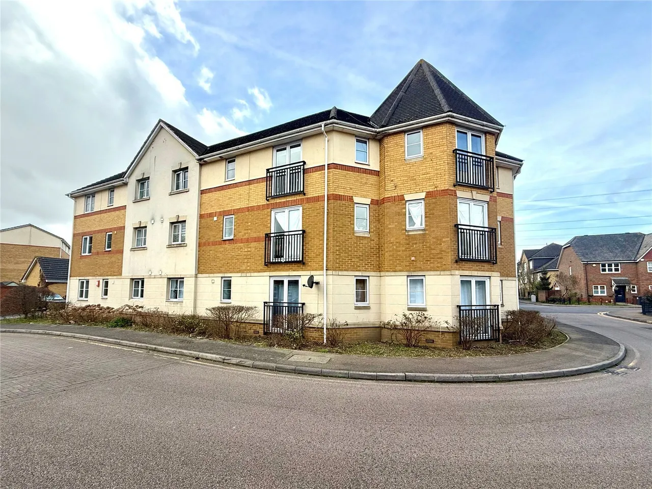 3 bed flat for sale — Sewell Close, Chafford Hundred, Grays, Essex, RM16