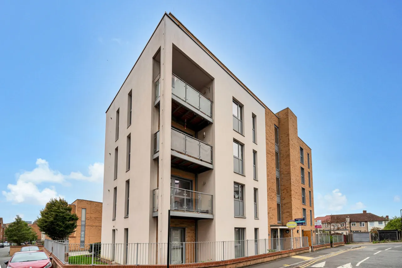 Manor Lane, Feltham, photo 11