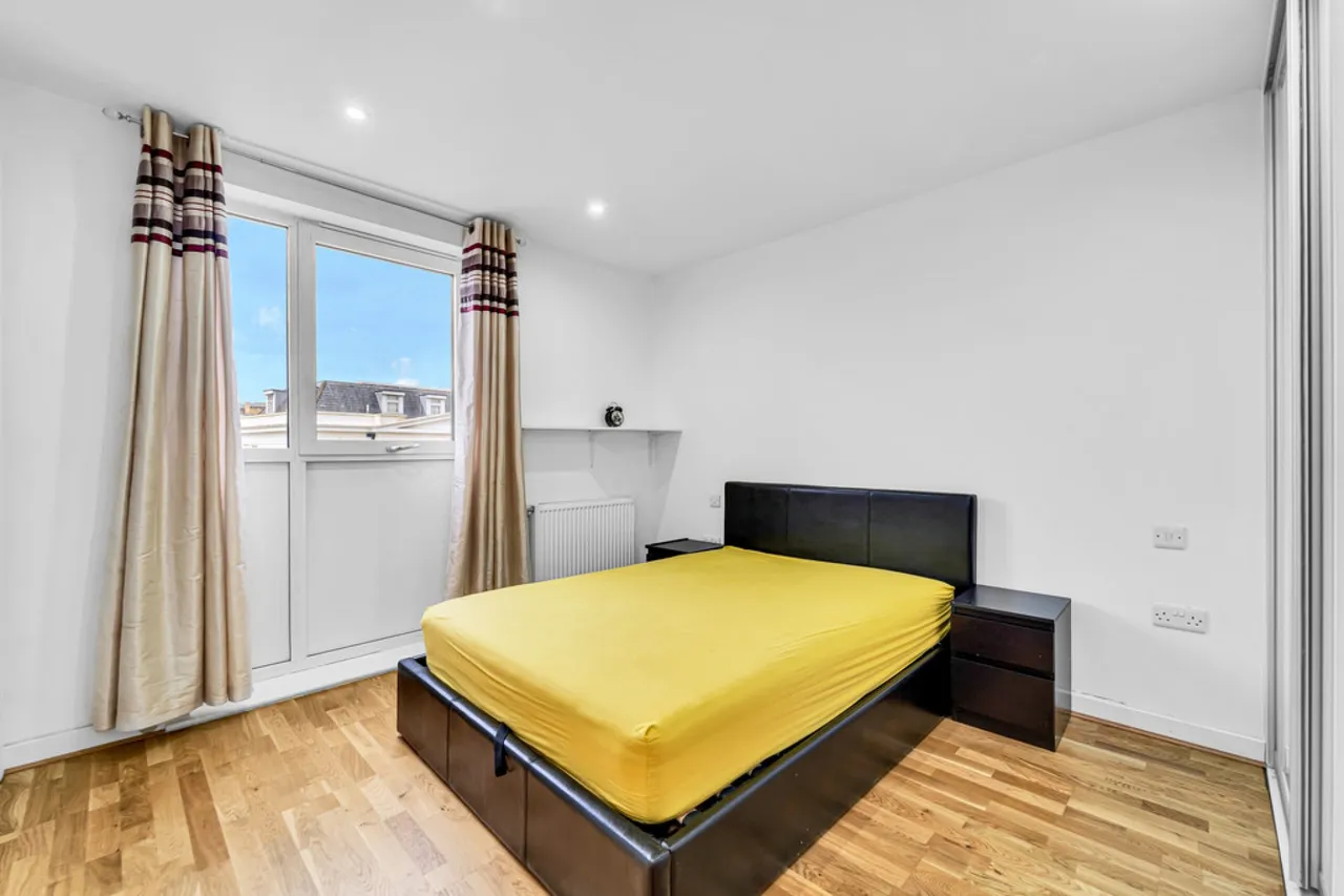 Manor Lane, Feltham, photo 8