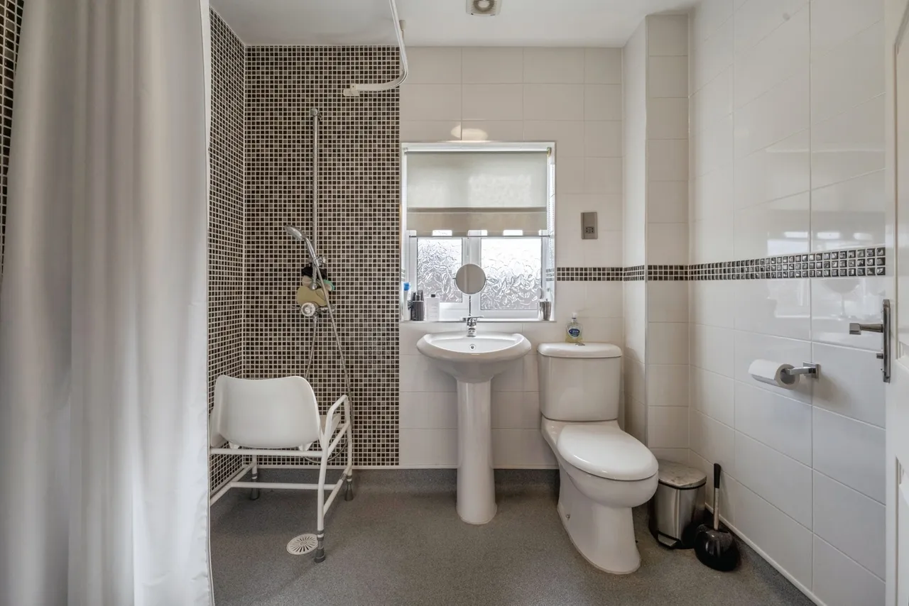 Shalemere Court, Atherton, M46, photo 13