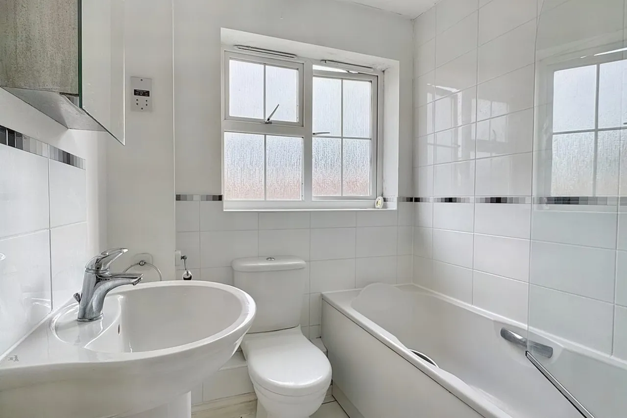 Bryony Drive, Kingsnorth, Ashford, photo 5