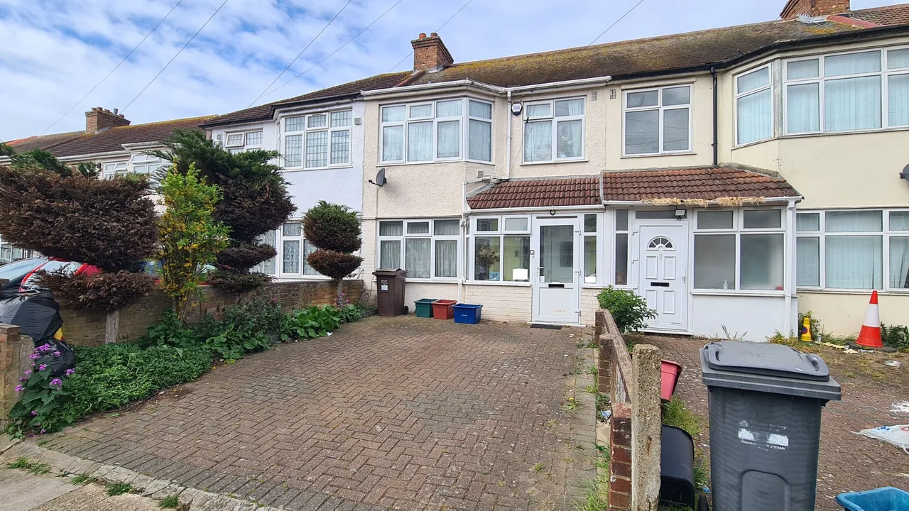 3 bed house for sale — Manor Avenue, Hounslow, TW4