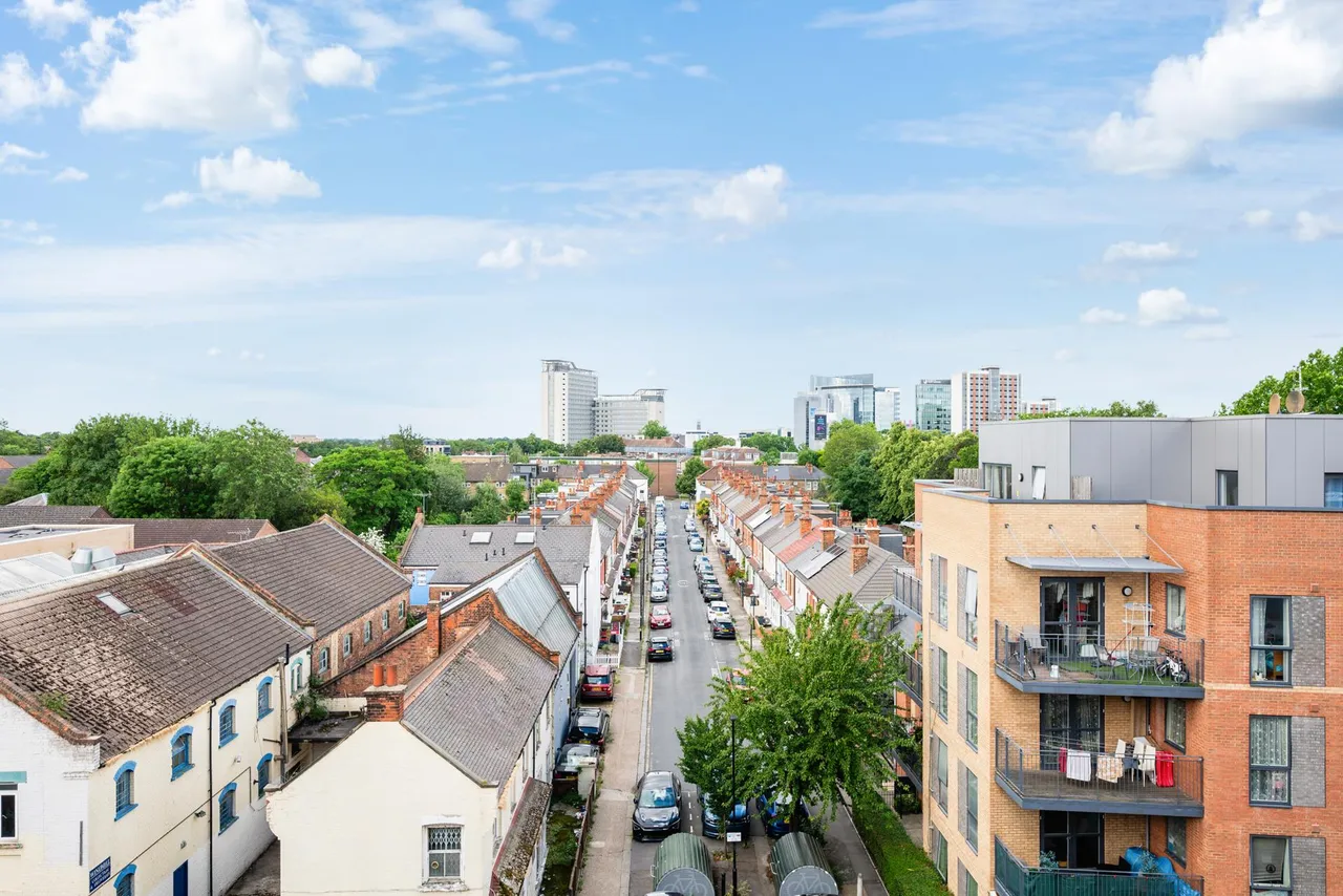 Baltic Avenue, Brentford, TW8, photo 10