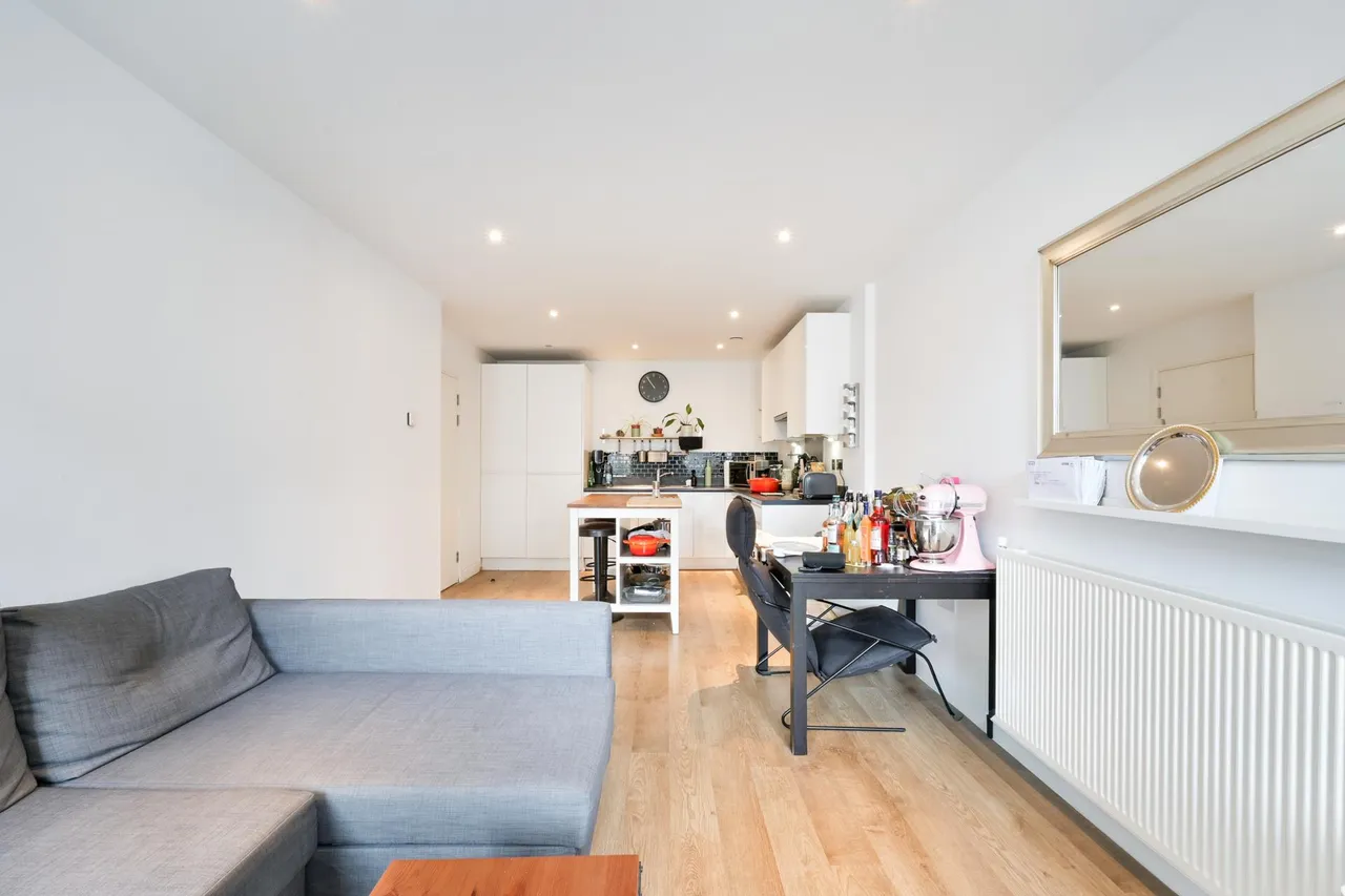 Baltic Avenue, Brentford, TW8, photo 4