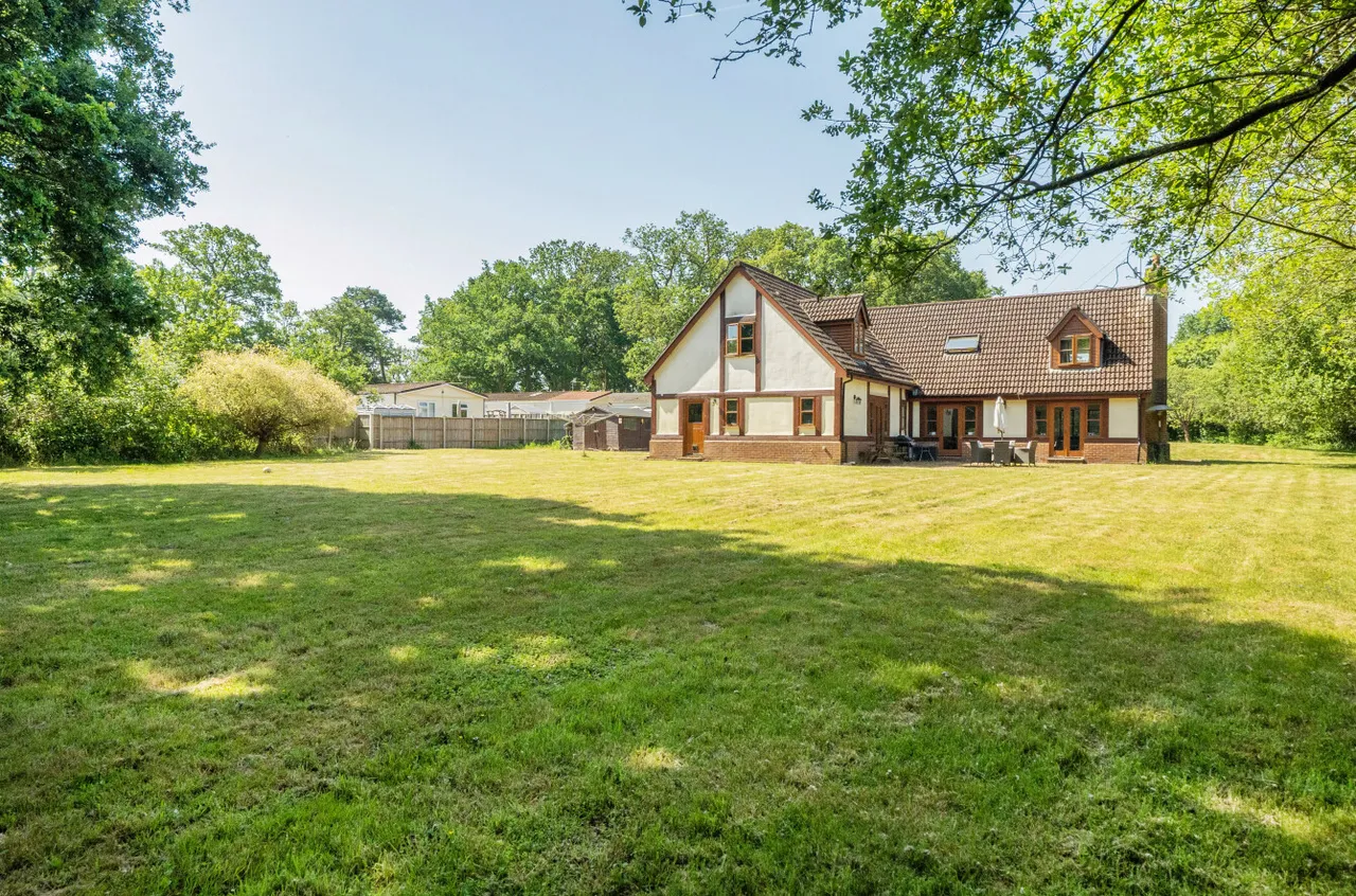 Park Lane, Finchampstead, Wokingham, Berkshire, RG40 4PY, photo 2