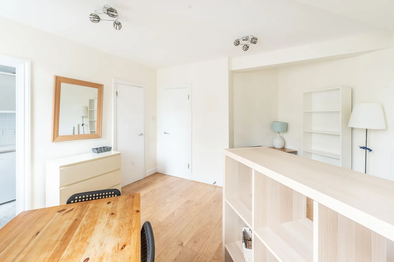 318 Chelsea Cloisters, Sloane Avenue, London, photo 5