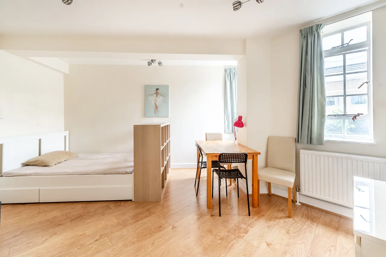 318 Chelsea Cloisters, Sloane Avenue, London, photo 2