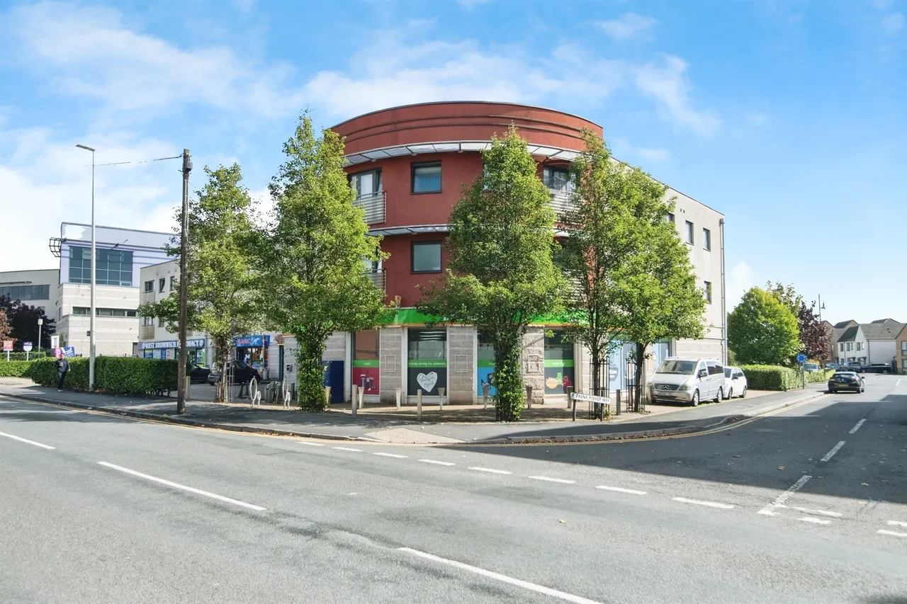 2 bed flat for sale — Moor Street, West Bromwich