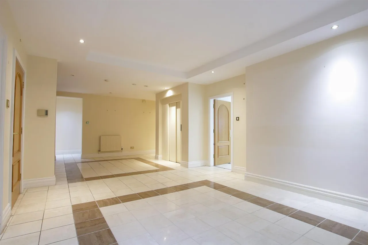 The Avenue, Hale, WA15, photo 2