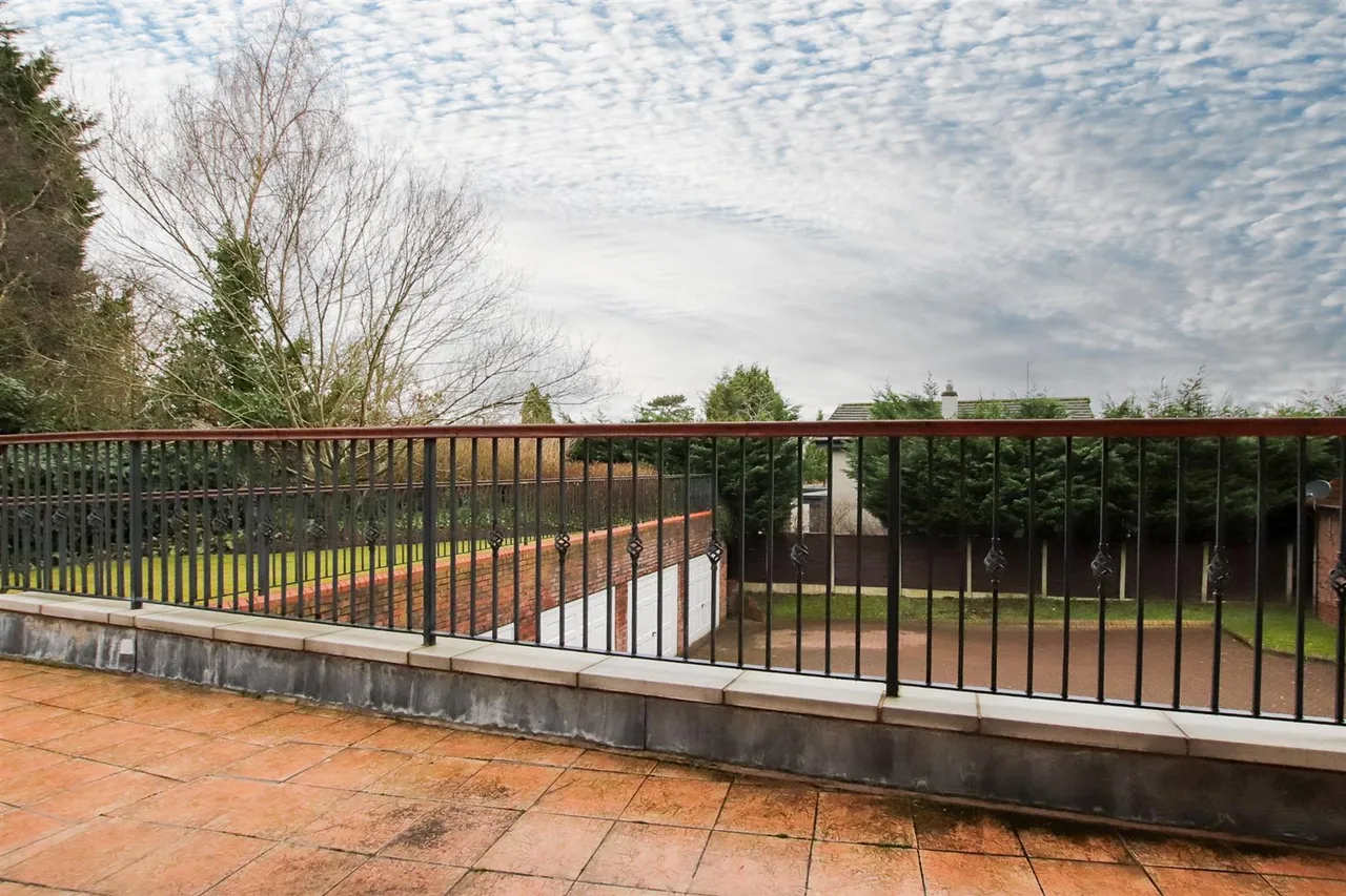 The Avenue, Hale, WA15, photo 18