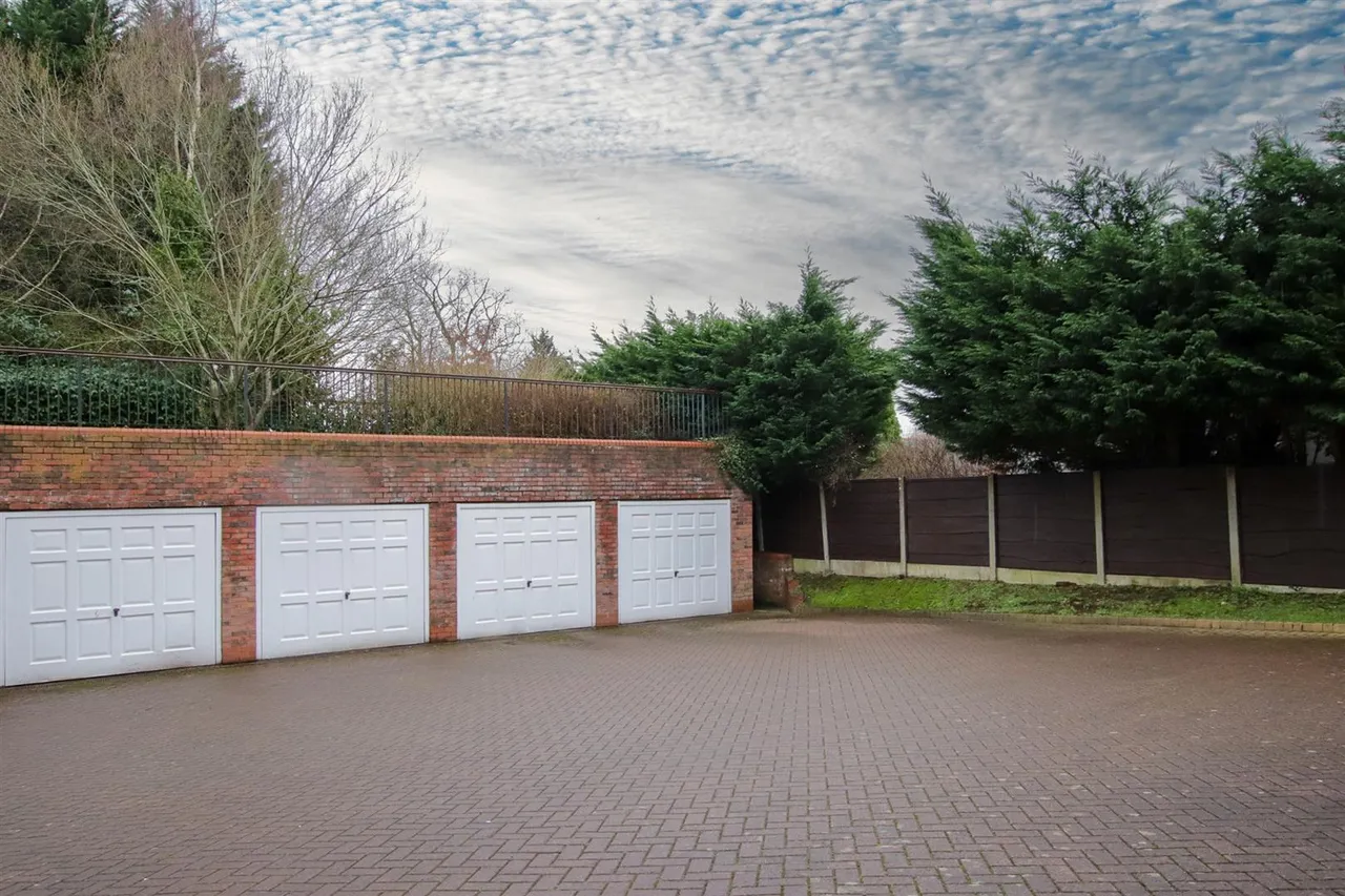 The Avenue, Hale, WA15, photo 19