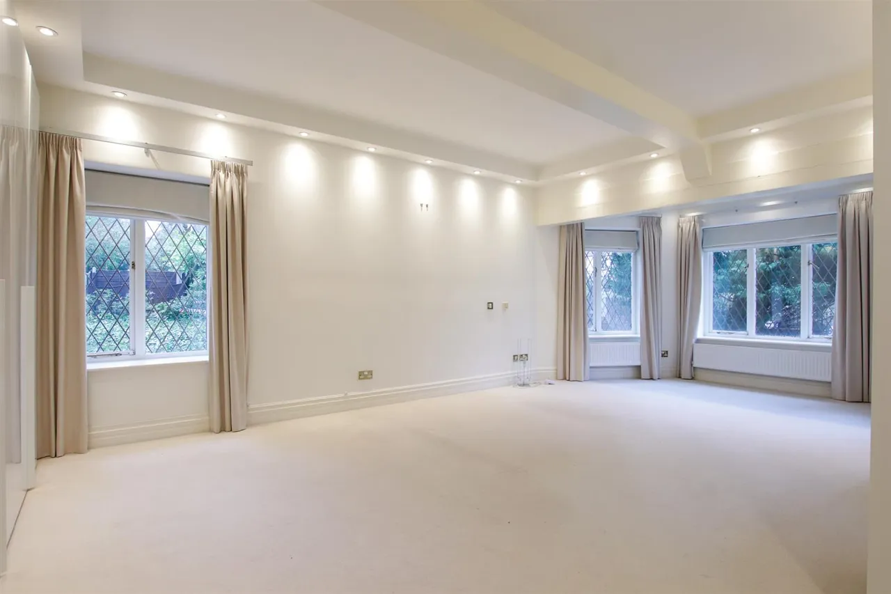 The Avenue, Hale, WA15, photo 12