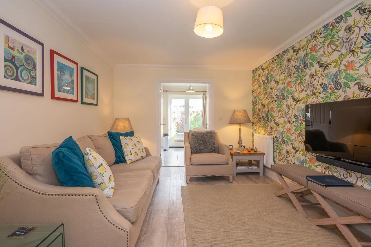 Spacious Three Bedroom Brick and Flin, photo 8
