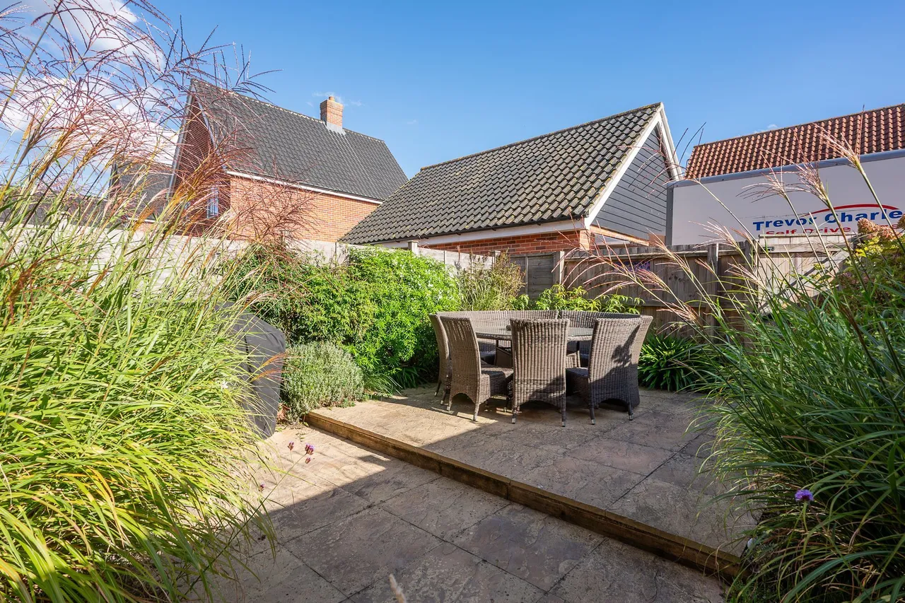 Spacious Three Bedroom Brick and Flin, photo 4