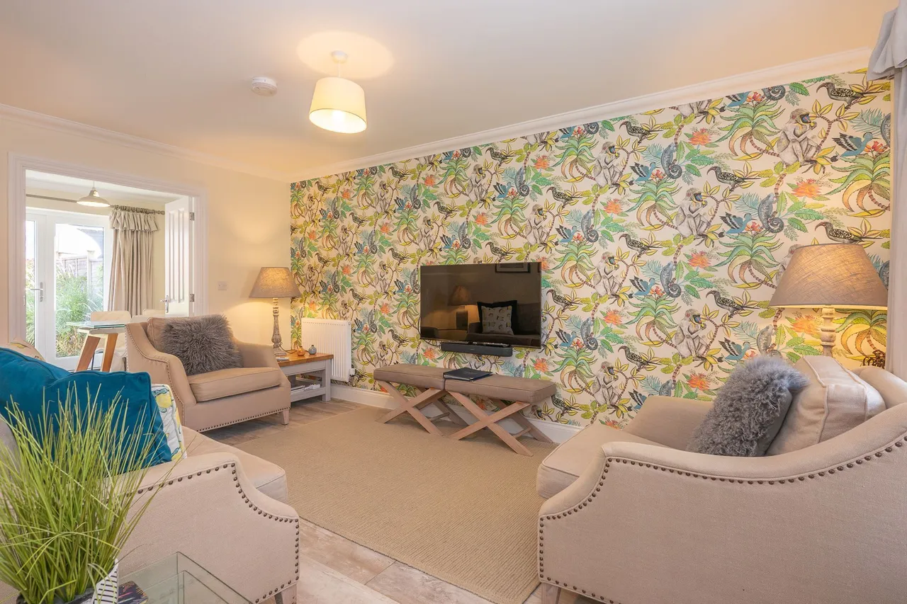 Spacious Three Bedroom Brick and Flin, photo 3